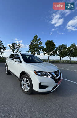 Внедорожник / Кроссовер Nissan Rogue 2018 в 