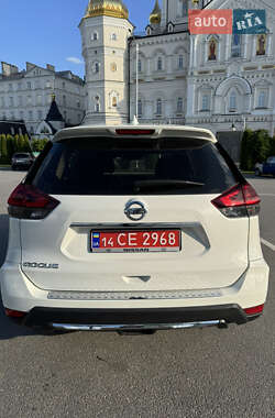 Внедорожник / Кроссовер Nissan Rogue 2018 в 