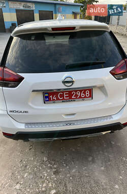 Внедорожник / Кроссовер Nissan Rogue 2018 в 