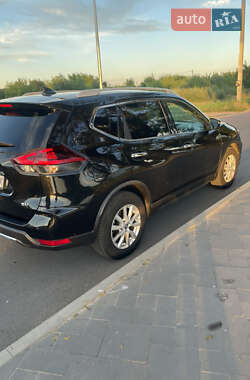 Внедорожник / Кроссовер Nissan Rogue 2017 в 