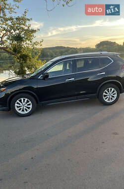 Внедорожник / Кроссовер Nissan Rogue 2017 в 