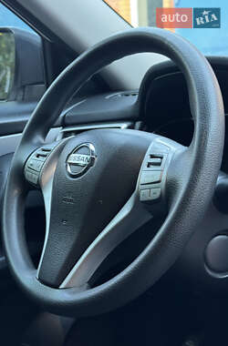 Внедорожник / Кроссовер Nissan Rogue 2016 в 