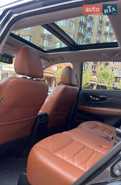 Позашляховик / Кросовер Nissan Rogue 2017 в 