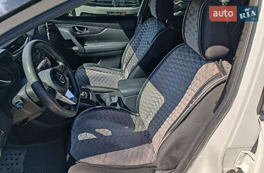 Позашляховик / Кросовер Nissan Rogue 2017 в 