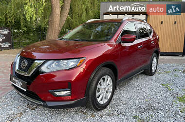 Внедорожник / Кроссовер Nissan Rogue 2018 в Ровно