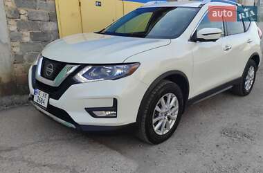 Внедорожник / Кроссовер Nissan Rogue 2017 в 