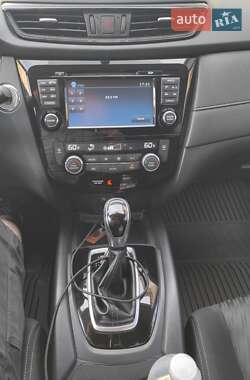 Внедорожник / Кроссовер Nissan Rogue 2017 в 