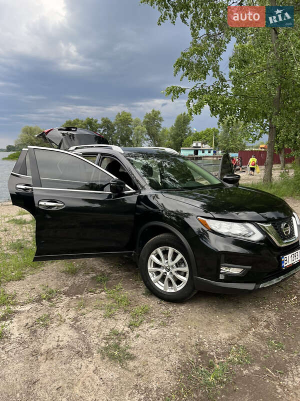 Внедорожник / Кроссовер Nissan Rogue 2018 в Горишних Плавнях