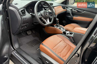 Внедорожник / Кроссовер Nissan Rogue 2019 в 