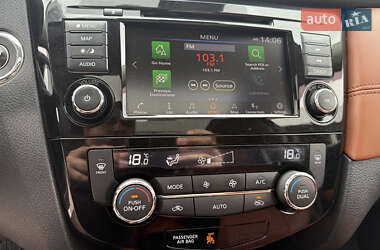 Внедорожник / Кроссовер Nissan Rogue 2019 в 