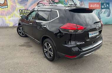 Внедорожник / Кроссовер Nissan Rogue 2017 в 