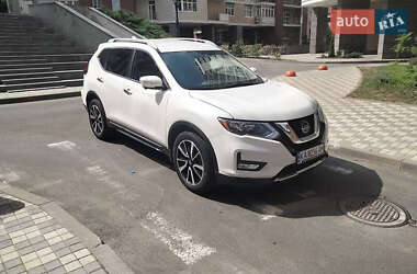 Внедорожник / Кроссовер Nissan Rogue 2019 в 