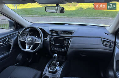 Позашляховик / Кросовер Nissan Rogue 2018 в 