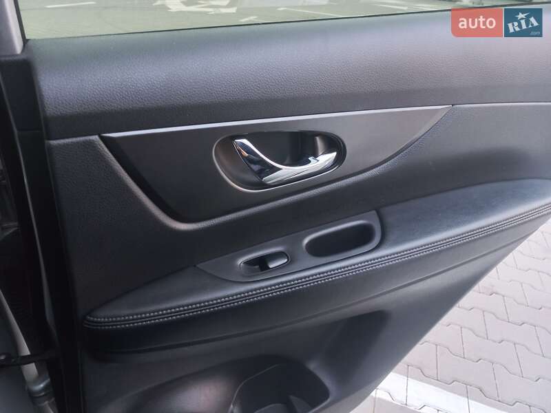 Внедорожник / Кроссовер Nissan Rogue 2015 в Киеве