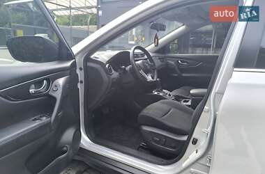 Внедорожник / Кроссовер Nissan Rogue 2018 в 