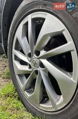 Внедорожник / Кроссовер Nissan Rogue 2014 в 