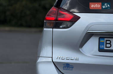 Внедорожник / Кроссовер Nissan Rogue 2017 в 