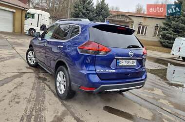 Внедорожник / Кроссовер Nissan Rogue 2018 в 