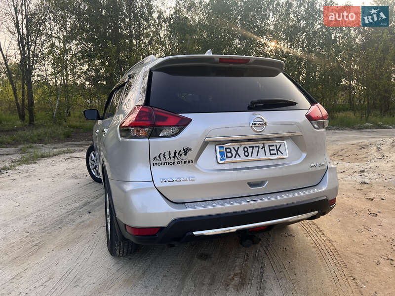 Позашляховик / Кросовер Nissan Rogue 2017 в Славуті