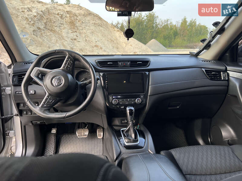 Позашляховик / Кросовер Nissan Rogue 2017 в Славуті