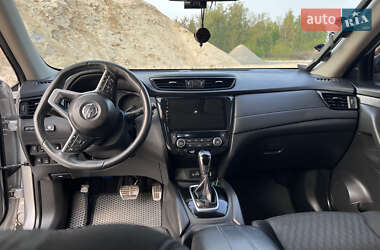 Внедорожник / Кроссовер Nissan Rogue 2017 в 