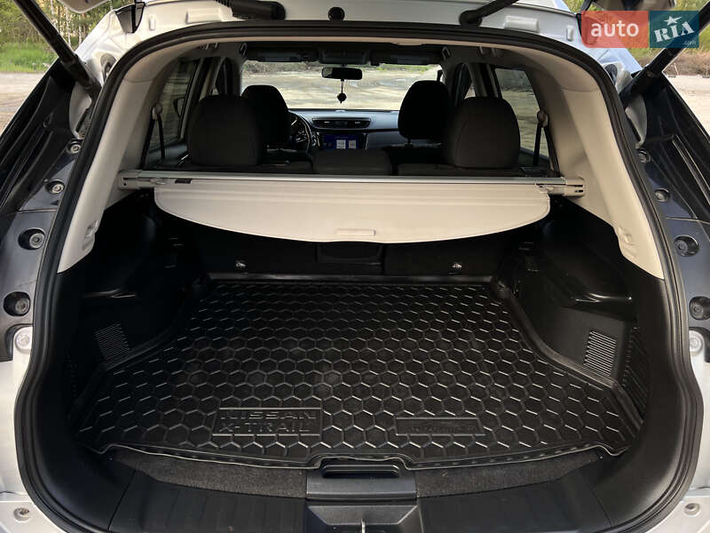 Позашляховик / Кросовер Nissan Rogue 2017 в Славуті