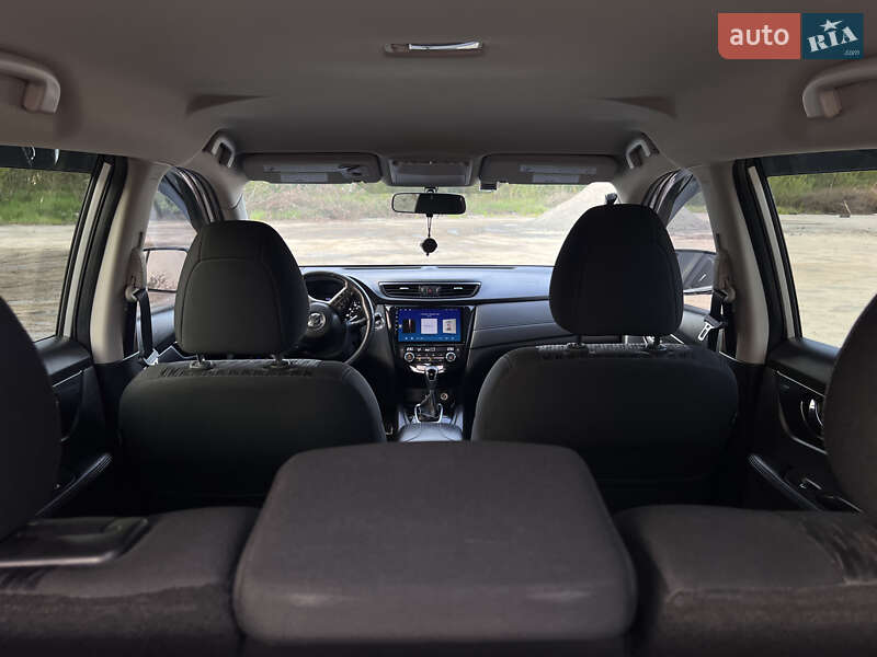 Позашляховик / Кросовер Nissan Rogue 2017 в Славуті