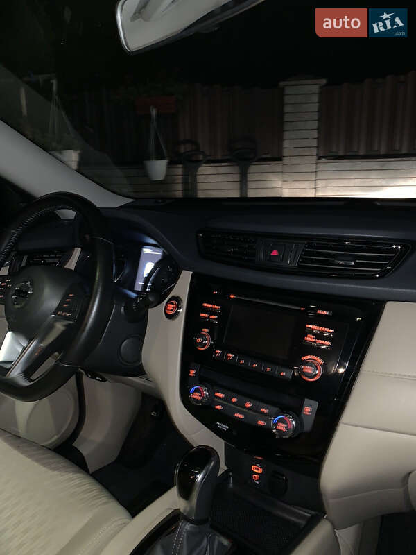 Позашляховик / Кросовер Nissan Rogue 2016 в Жовкві