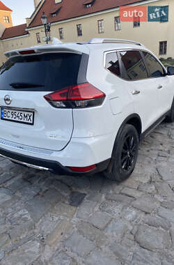 Внедорожник / Кроссовер Nissan Rogue 2016 в Жовкве