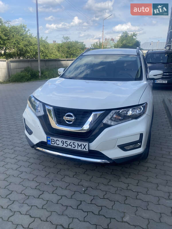 Позашляховик / Кросовер Nissan Rogue 2016 в Жовкві