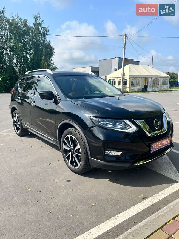 Внедорожник / Кроссовер Nissan Rogue 2018 в 