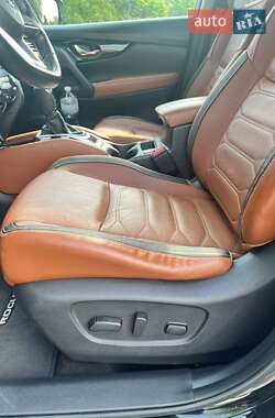 Внедорожник / Кроссовер Nissan Rogue 2018 в 