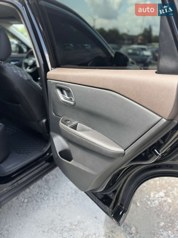 Внедорожник / Кроссовер Nissan Rogue 2021 в Киеве