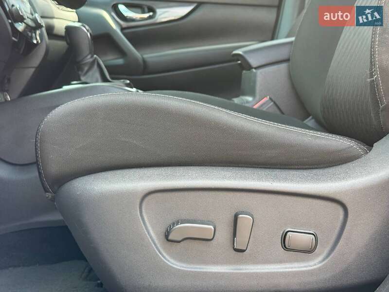 Позашляховик / Кросовер Nissan Rogue 2017 в Рівному