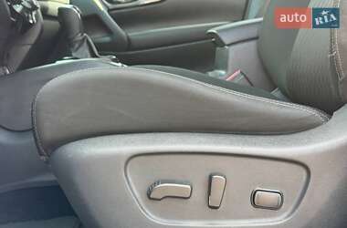 Внедорожник / Кроссовер Nissan Rogue 2017 в 