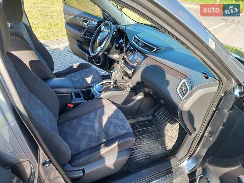 Позашляховик / Кросовер Nissan Rogue 2016 в Долині