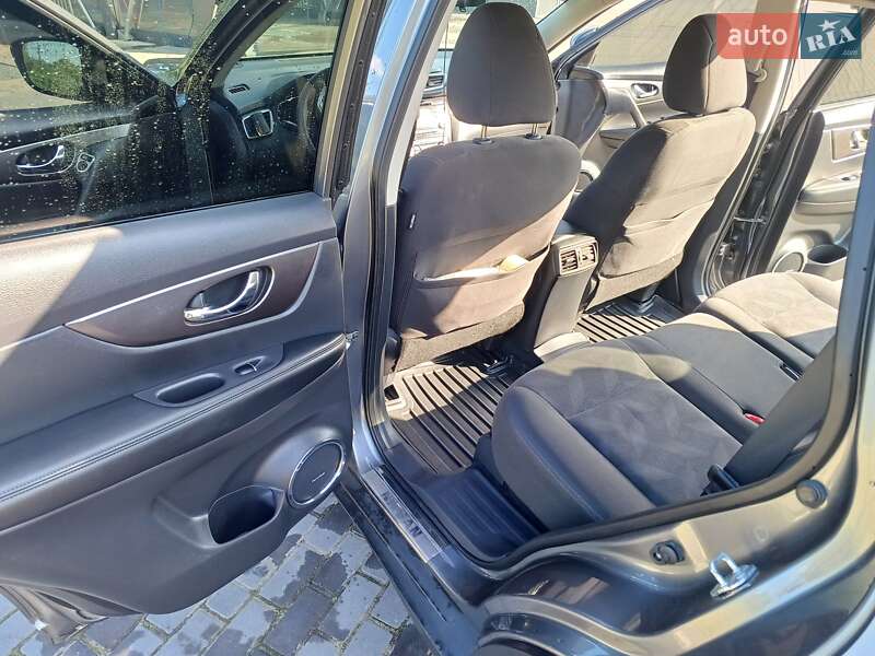 Позашляховик / Кросовер Nissan Rogue 2016 в Долині