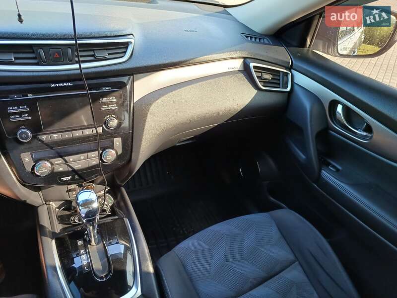 Позашляховик / Кросовер Nissan Rogue 2016 в Долині