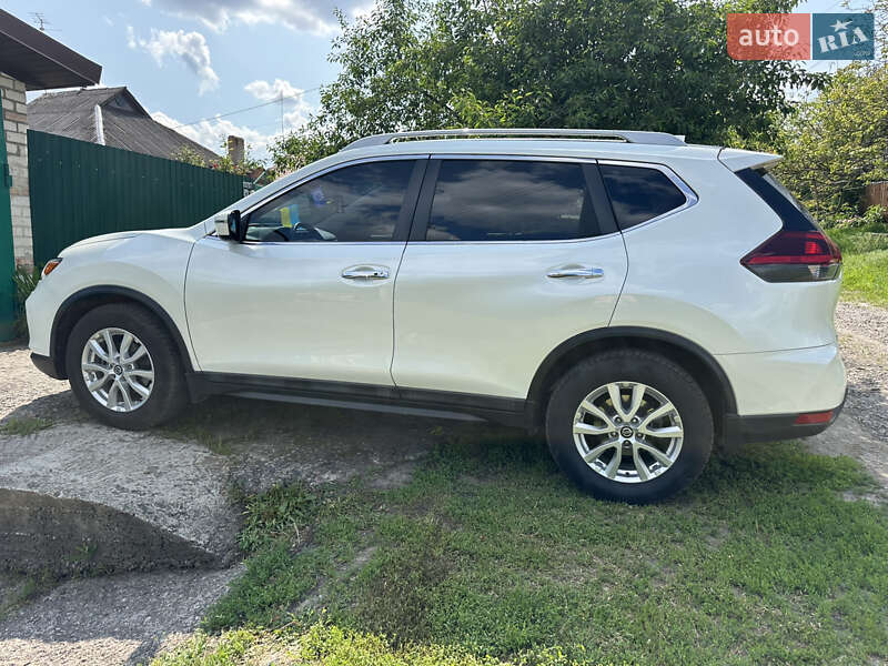 Позашляховик / Кросовер Nissan Rogue 2017 в Смілі
