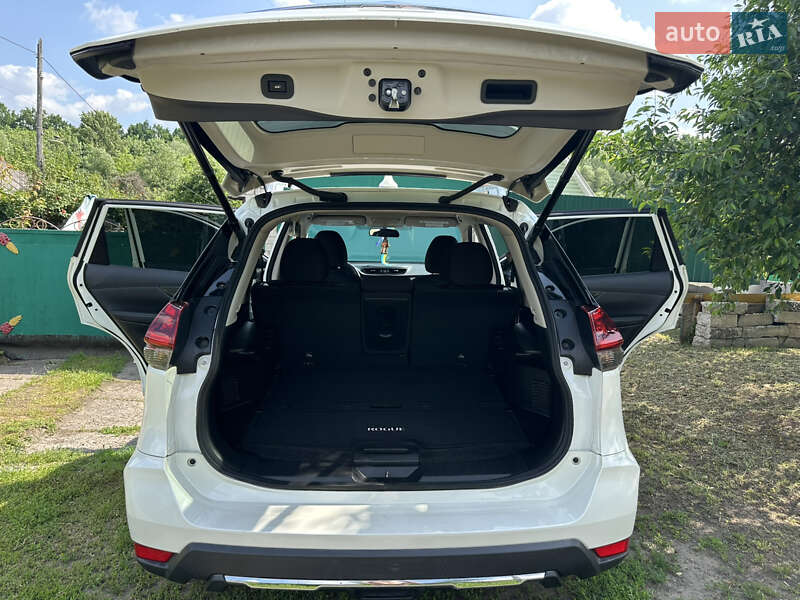 Позашляховик / Кросовер Nissan Rogue 2017 в Смілі