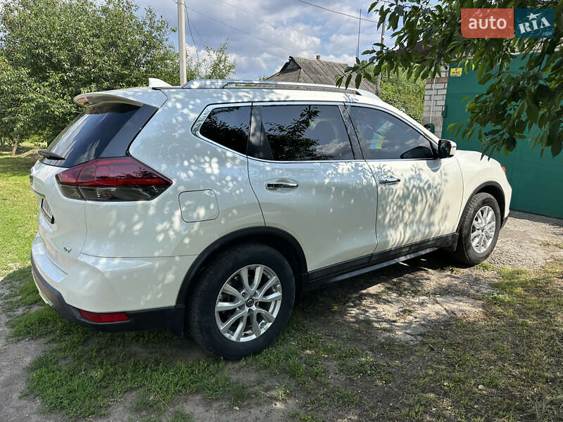 Позашляховик / Кросовер Nissan Rogue 2017 в Смілі