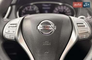 Позашляховик / Кросовер Nissan Rogue 2015 в 