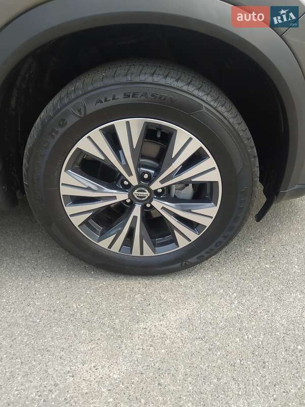 Внедорожник / Кроссовер Nissan Rogue 2021 в Киеве