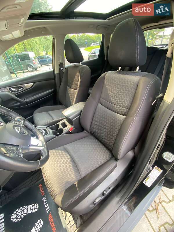 Внедорожник / Кроссовер Nissan Rogue 2018 в Хмельницком