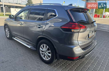 Внедорожник / Кроссовер Nissan Rogue 2017 в 