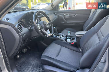 Внедорожник / Кроссовер Nissan Rogue 2017 в 