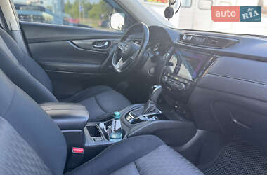Внедорожник / Кроссовер Nissan Rogue 2017 в 