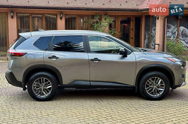Внедорожник / Кроссовер Nissan Rogue 2021 в 