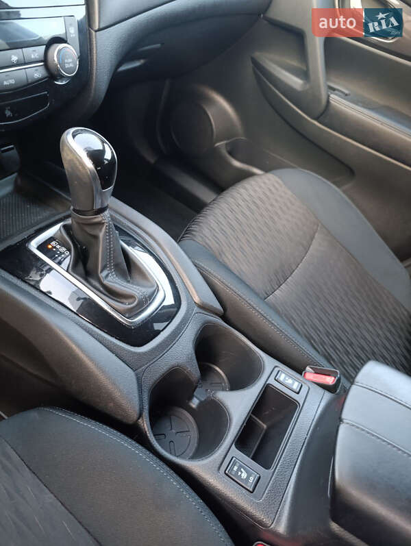 Внедорожник / Кроссовер Nissan Rogue 2020 в Львове