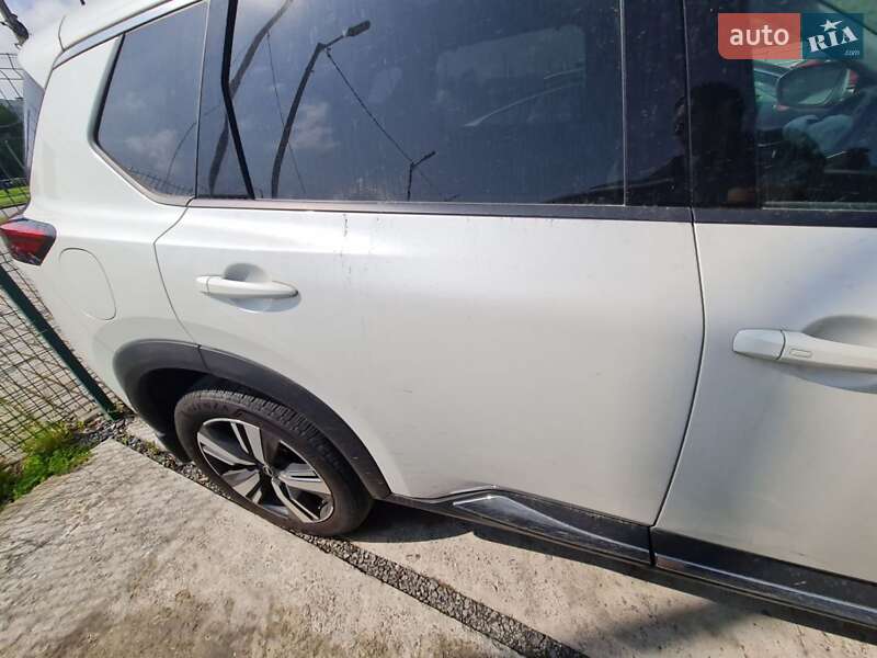 Внедорожник / Кроссовер Nissan Rogue 2023 в Киеве